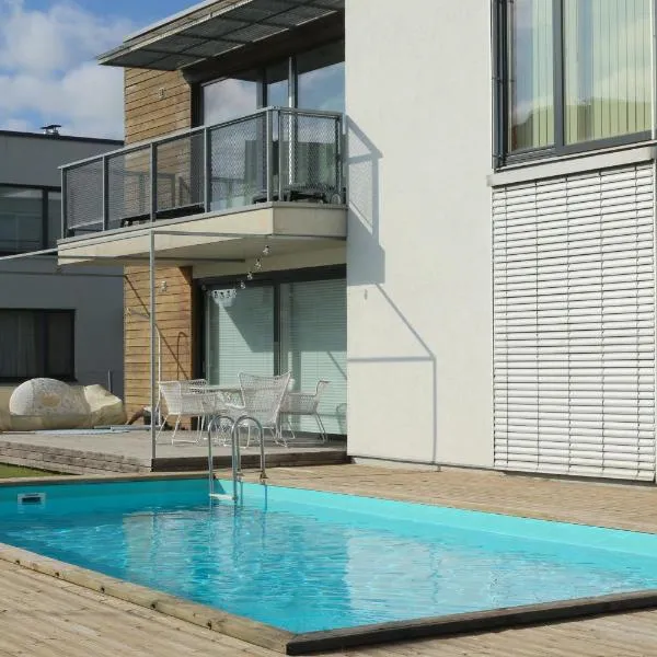 Papli 34 Apartment with pool，位于派尔努的酒店