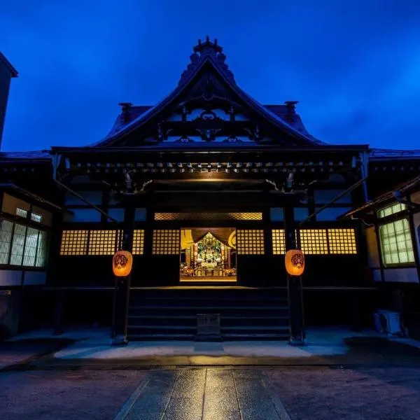 Temple Hotel Takayama Zenkoji，位于白川村的酒店