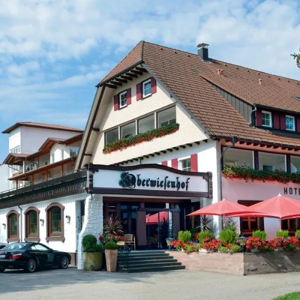 奥贝维森黑森林酒店，位于Simmersfeld的酒店