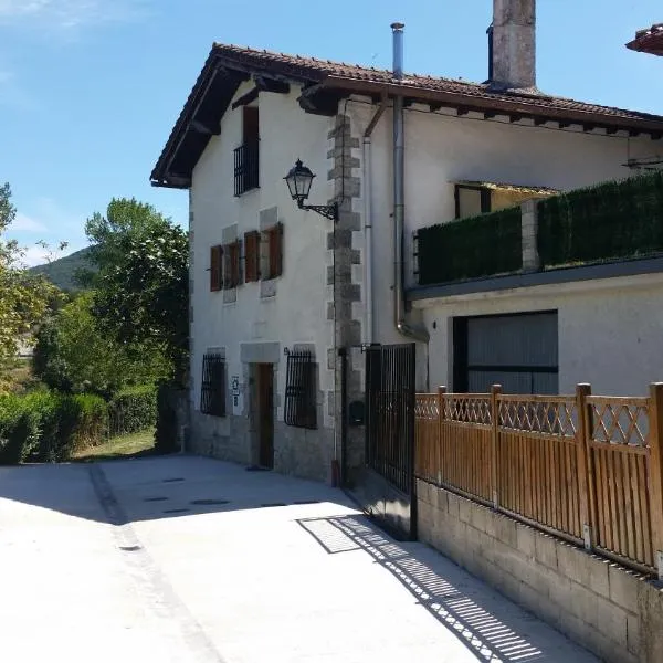Casa Rural Zubiarena，位于Satrústegui的酒店