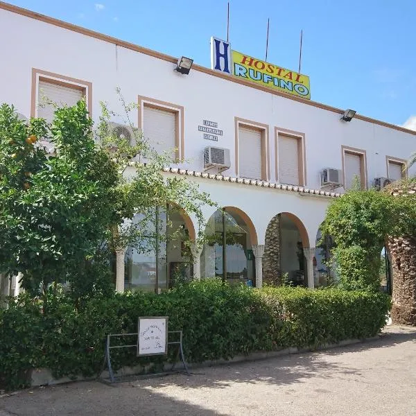 Hostal Restaurante Rufino，位于Fuente del Arco的酒店