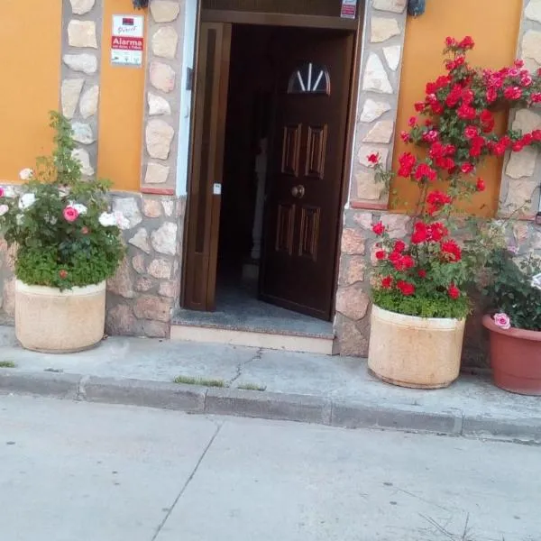 Hostal Cañamares，位于Ribatajada的酒店