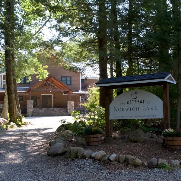 The Retreat At Norwich Lake，位于Westhampton的酒店