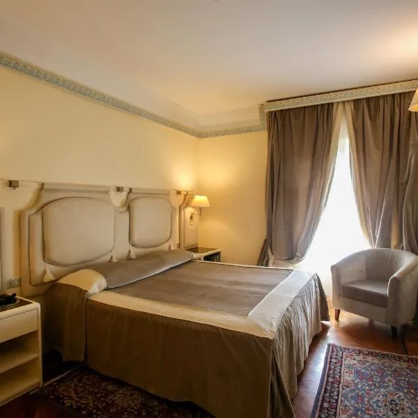 特图斯奥宏伟酒店，位于Ponte Buggianese的酒店