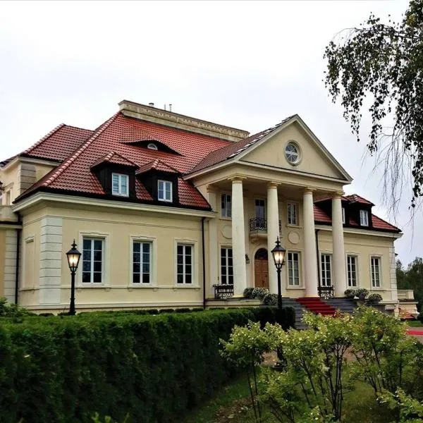 Dwor Osieczek，位于Petrykozy的酒店
