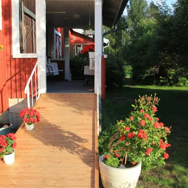 宛哈阿迪露营酒店，位于Autti的酒店