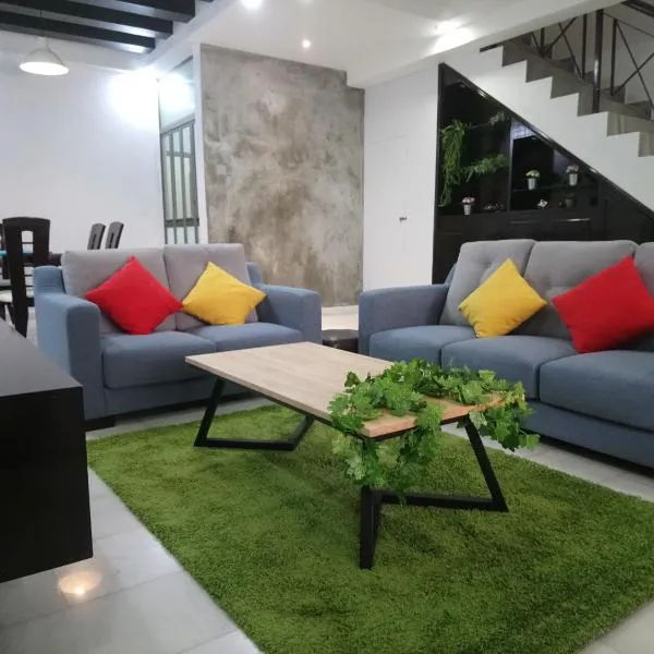 Spacious 5BR Homestay in Bukit Indah Perfect for Families Up to 16, Minutes from Legoland，位于士姑来的酒店