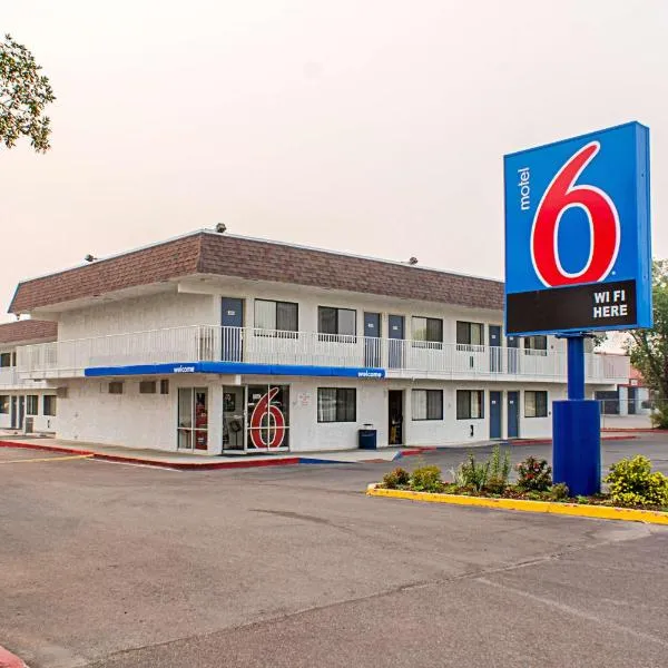 卡利斯比6号汽车旅馆，位于卡利斯佩尔的酒店