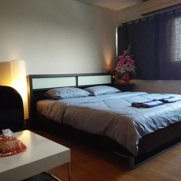 因帕科特附近翻新客房公寓，位于Ban Bang Phang的酒店