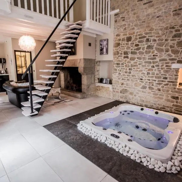Au domaine des anges, 3 gîtes luxueux avec Jacuzzi privatif, sauna, mini-piscine, piscine extérieure chauffée en saison，位于班德布雷塔尼的酒店