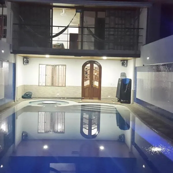Casa con Piscina Privada y Jacuzzi，位于弗兰德斯的酒店