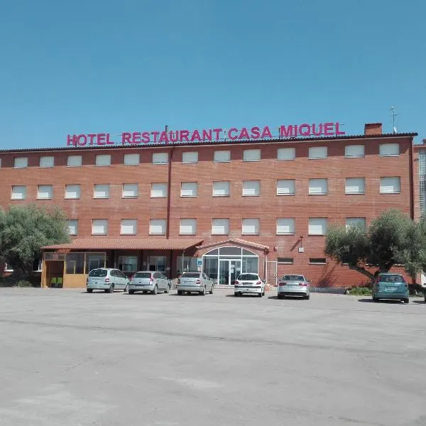 卡萨米克尔酒店-餐厅，位于Torrebeses的酒店