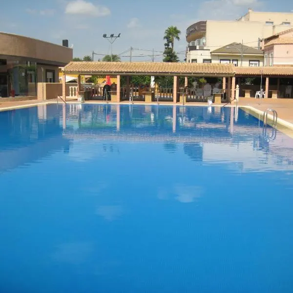Hospedium Hotel Los Periquitos,位于福尔图纳的酒店