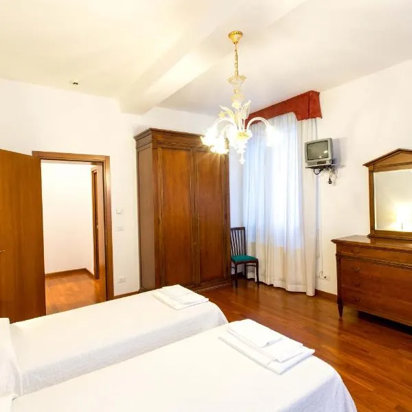 卡迪纳尔中心乌尔巴尼度假屋，位于扎拉里奥的酒店