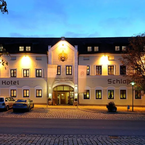 Landhotel Schlappinger-Hof，位于Taufkirchen的酒店
