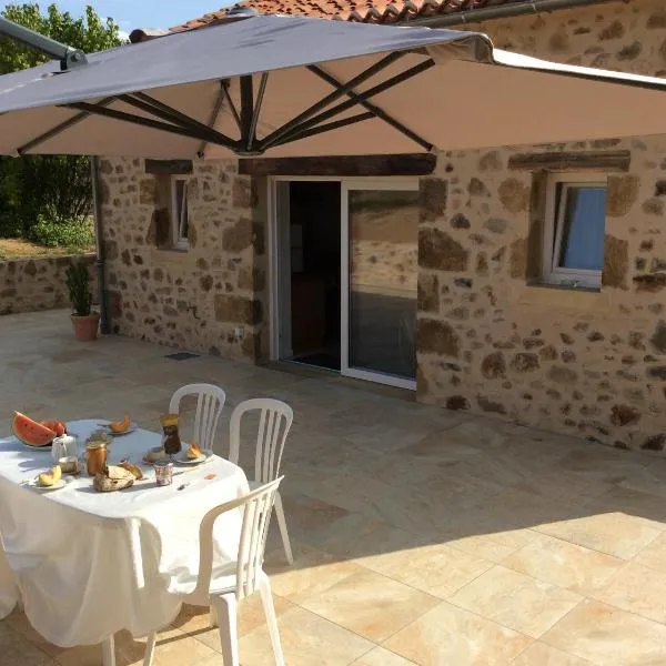 Gîte Des Vergnes，位于Esse的酒店