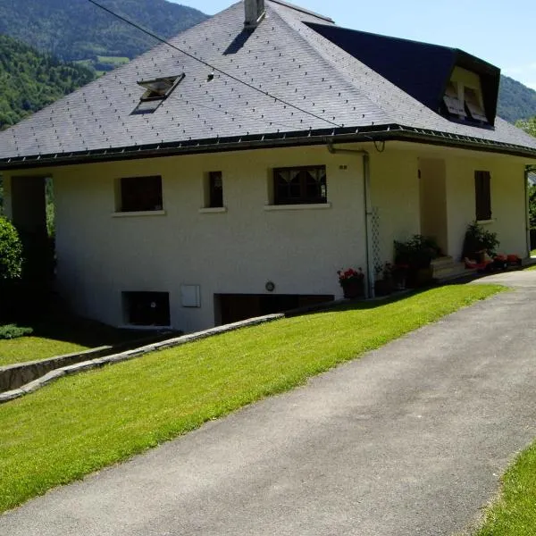 乐斯皮瑞斯塔里斯住宿加早餐酒店，位于Tours-en-Savoie的酒店