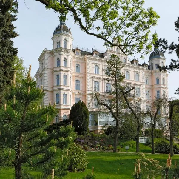 布里斯托宫酒店，位于Kyselka的酒店