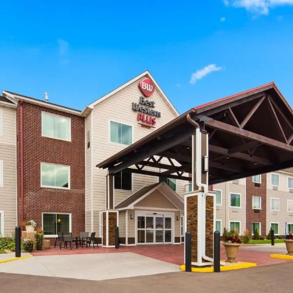 BEST WESTERN Plus Menomonie Inn & Suites，位于Wheeler的酒店