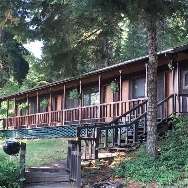 Crater Lake Gateway-Rocky Point Resort，位于克拉马斯福尔斯的酒店
