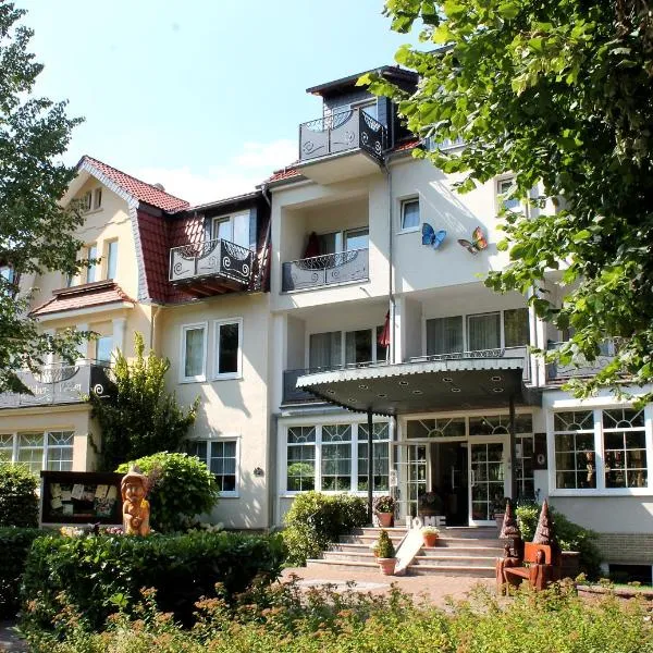 韦伯-穆勒公园酒店，位于巴特劳特贝格的酒店