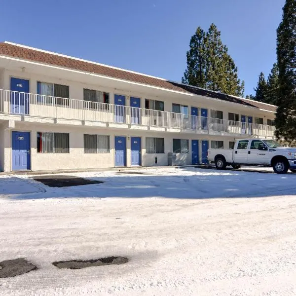 大熊6汽车旅馆，位于Woodlands的酒店