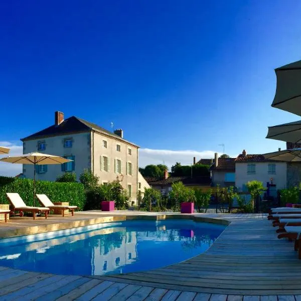 Maison Hirondelles Hôtes，位于Oradour-Fanais的酒店