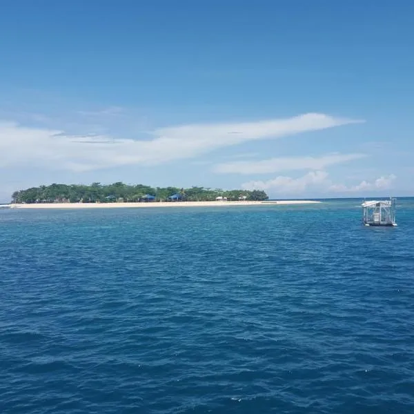 运动场岛度假酒店，位于纳拉的酒店