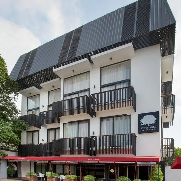 白树住宅酒店，位于Duku的酒店