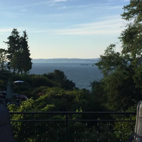 Upper Level with a view，位于埃弗里特的酒店