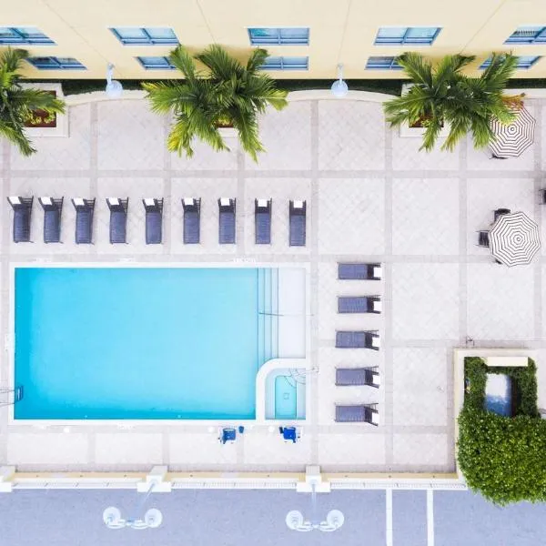 凯悦广场德拉海滩酒店，位于Tropic Isle的酒店