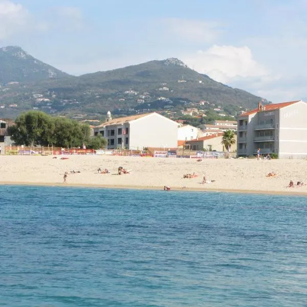 海滩酒店，位于Santa-Maria-Figaniella的酒店