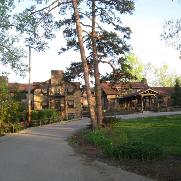 Cumberland Falls State Resort Park，位于Stearns的酒店