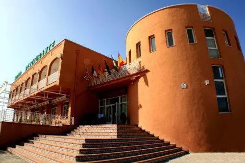 格拉纳达埃斯库多酒店，位于Tiena la Baja的酒店