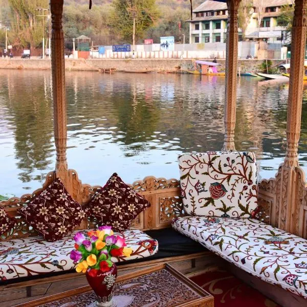 White House Group Of Houseboats，位于斯利那加的酒店