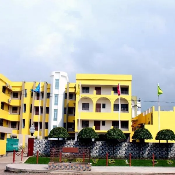 Hotel Samrat，位于Islāmpur的酒店