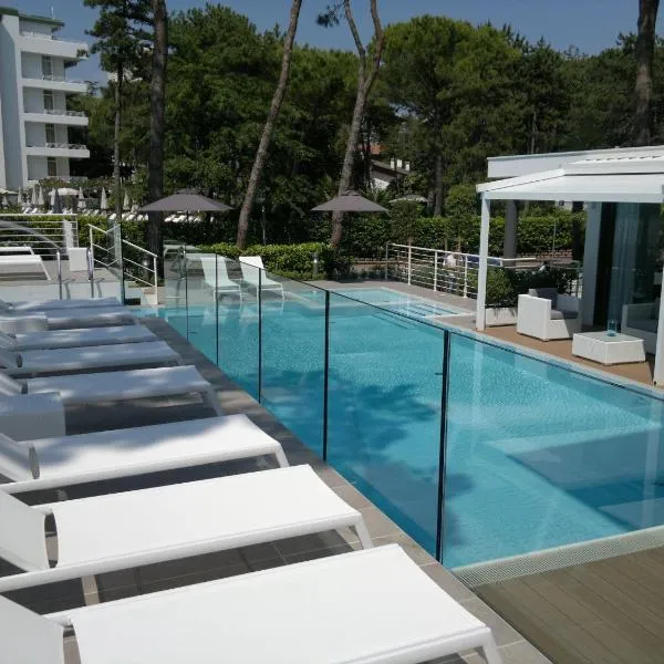 Suite Erica Lignano Hotel，位于利尼亚诺萨比亚多罗的酒店