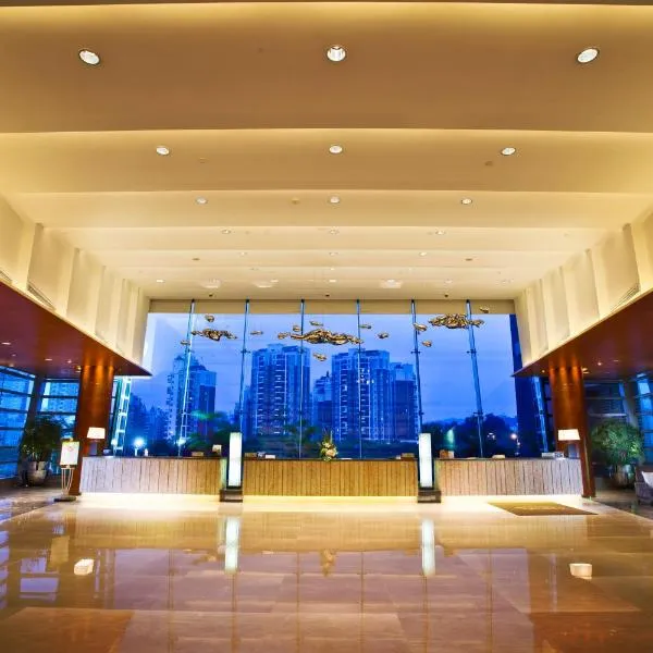 观澜格兰云天国际酒店，位于新田村的酒店