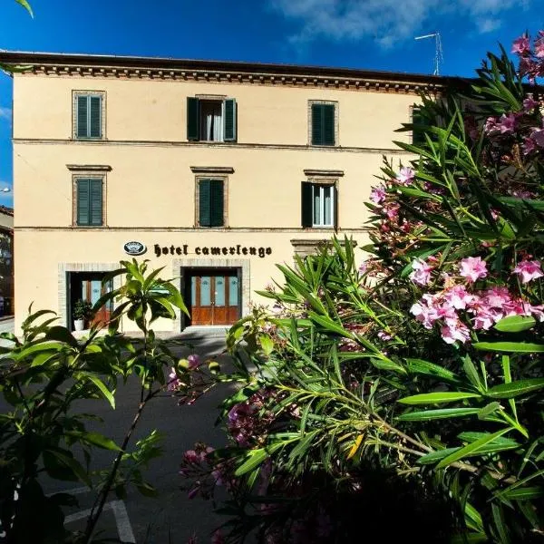 卡密伦歌酒店，位于Monte San Giusto的酒店