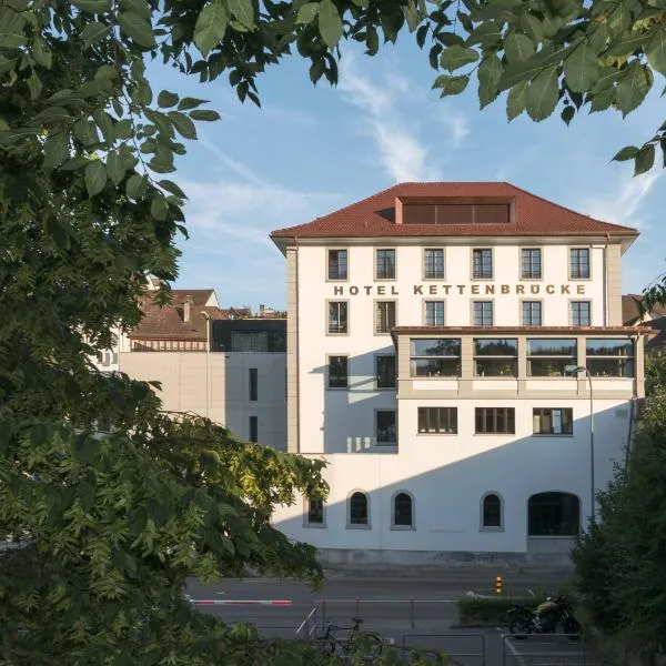 铁索桥酒店，位于Zeihen的酒店