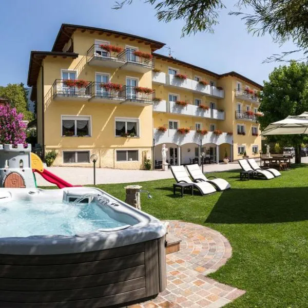 丹妮拉酒店，位于Roncegno的酒店