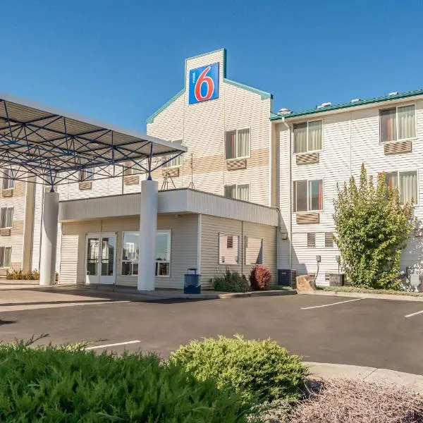 雷德蒙6号汽车旅馆，位于Crooked River Ranch的酒店