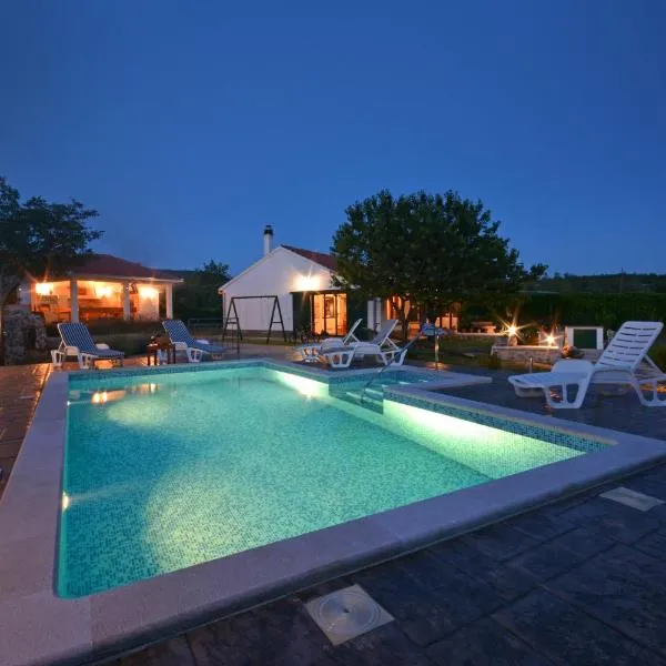 Holiday Home, Villa Bozic，位于Čvrljevo的酒店