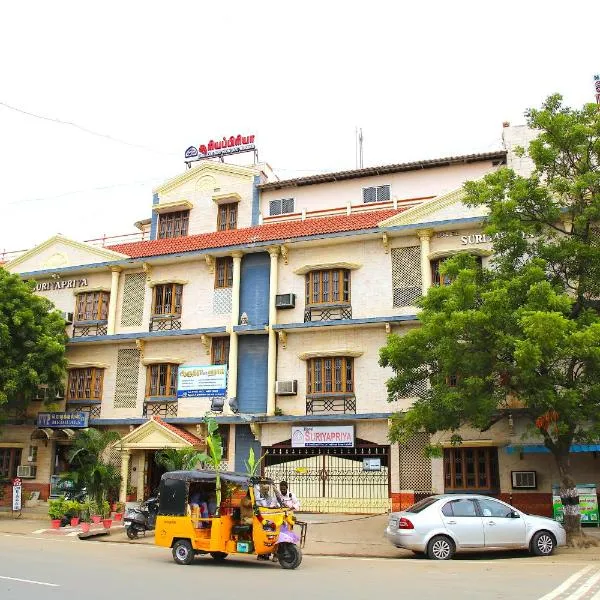 Hotel Suriyapriya，位于Panruti的酒店