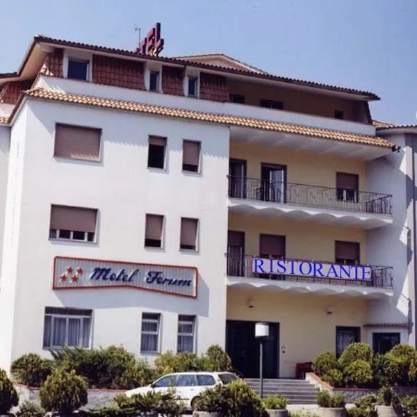 论坛汽车旅馆，位于Auletta的酒店