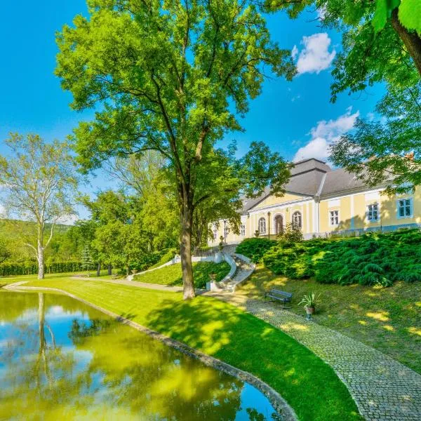 Prónay-kastély，位于Alsópetény的酒店