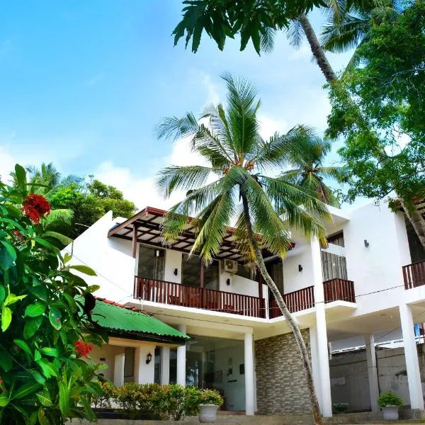 Sea View Tourist Inn，位于Sinimodera的酒店