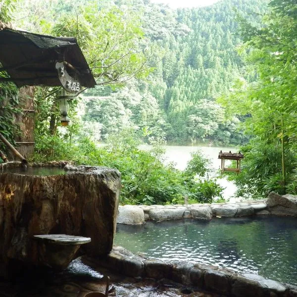 吉野家湖泉阁传统日式旅馆，位于本宫的酒店