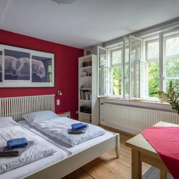 "goethezimmer" Ferienwohnung und Zimmer am Burgplatz，位于魏玛的酒店