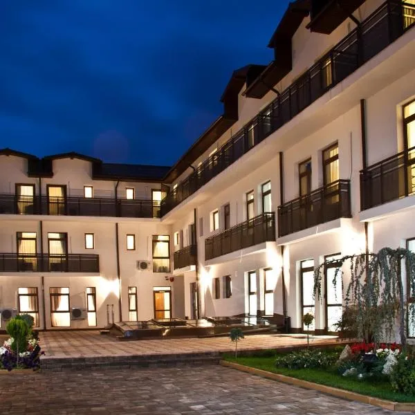 国王酒店，位于特尔戈维什泰的酒店